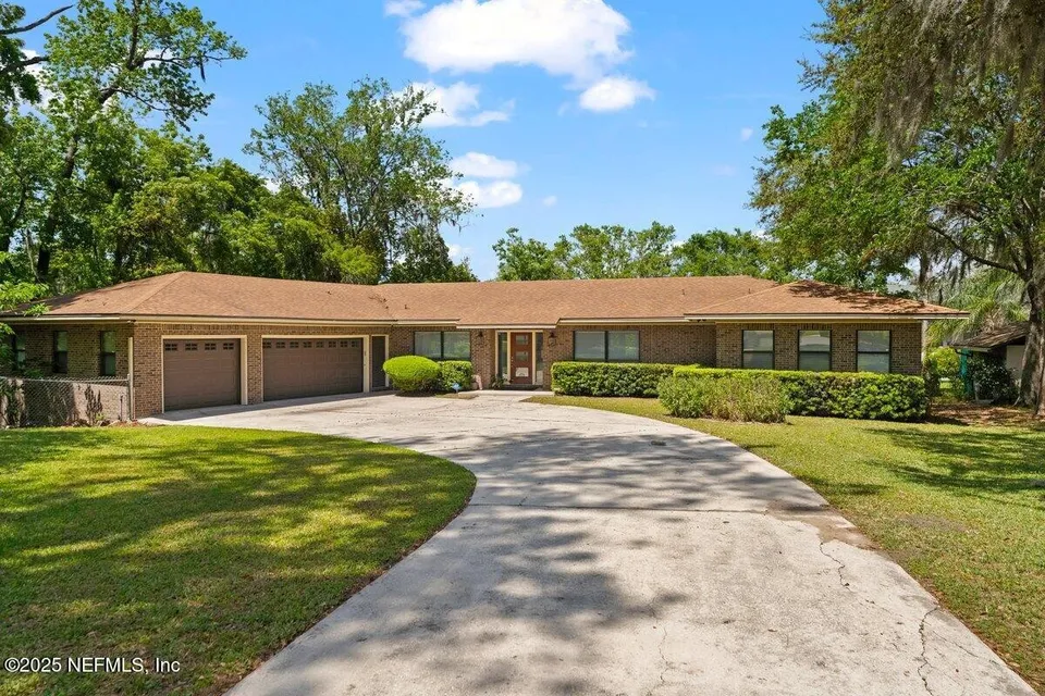 1704 Memory Ln 1704 Memory Ln