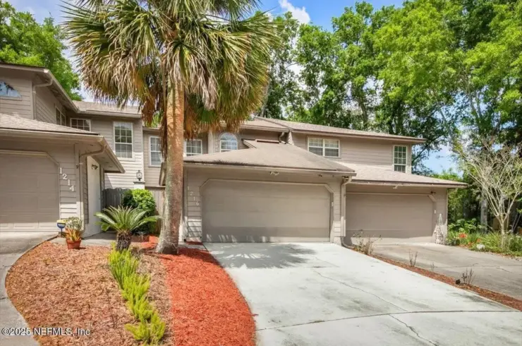 1216 Radis Pl