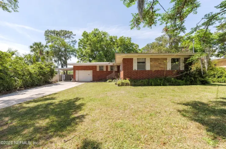 720 Bordeau Ave W