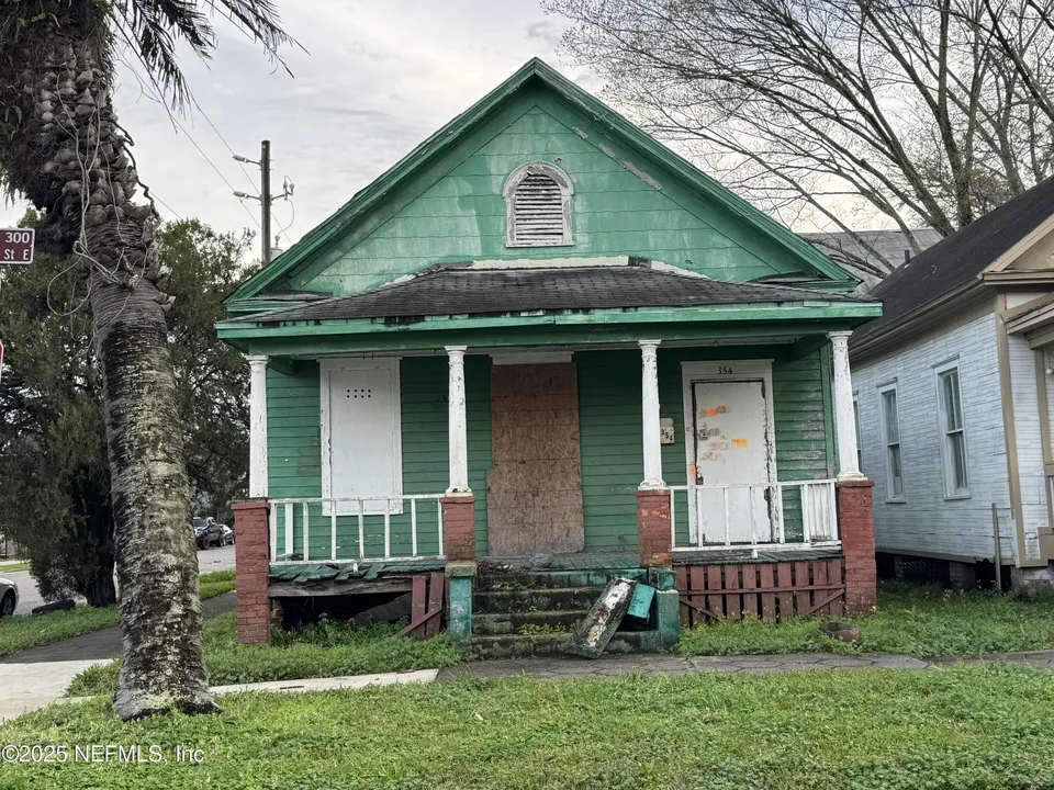 354 E 9th St 354 E 9th St
