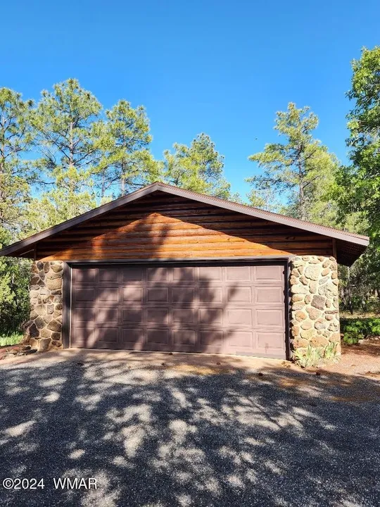 6779 White Pine Dr 6779 White Pine Dr