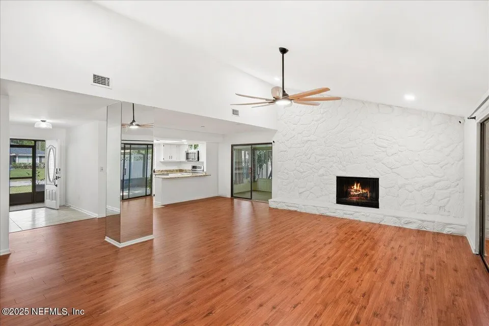 10511 Tanglewilde Dr W 10511 Tanglewilde Dr W