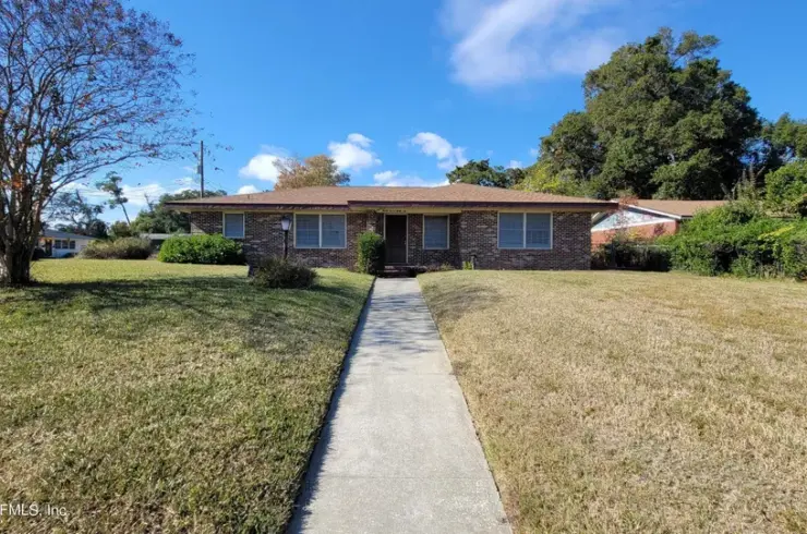 3746 Cedarcrest Dr