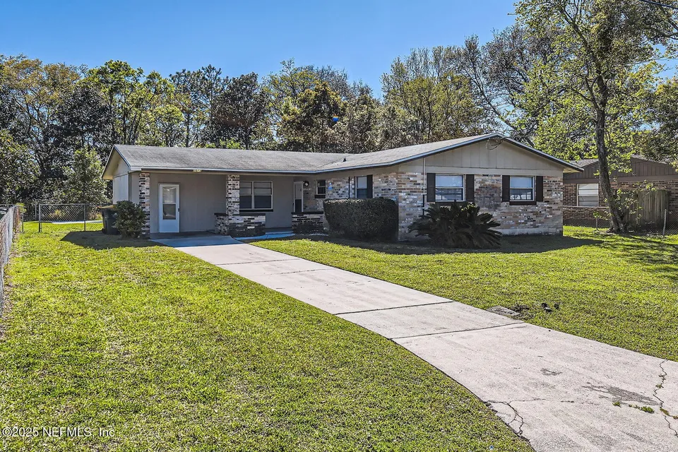 2073 Luana Dr E 2073 Luana Dr E