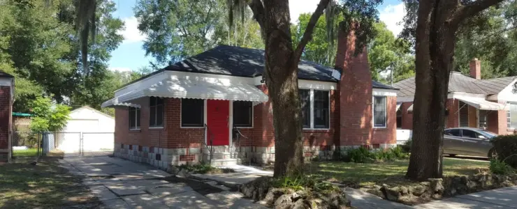 385 E 44th St