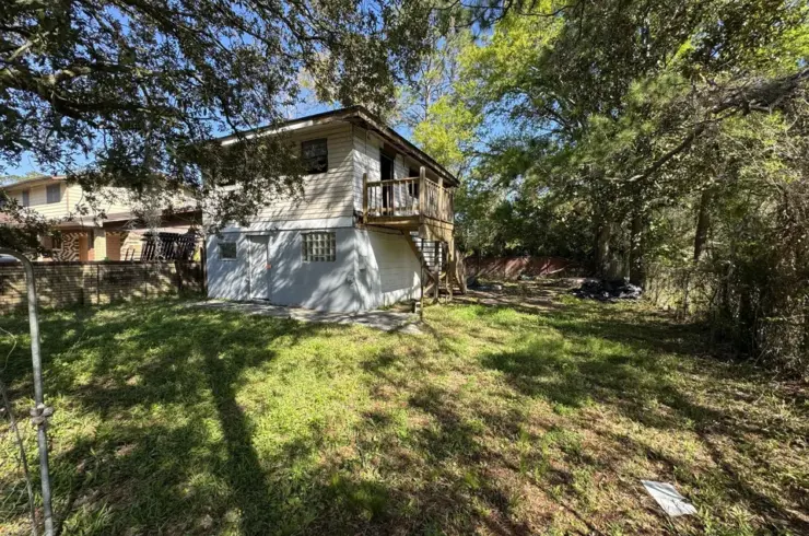 5937 Moncrief Rd W