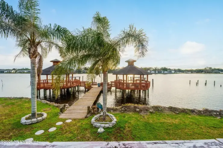 2910 Lake Shore Blvd