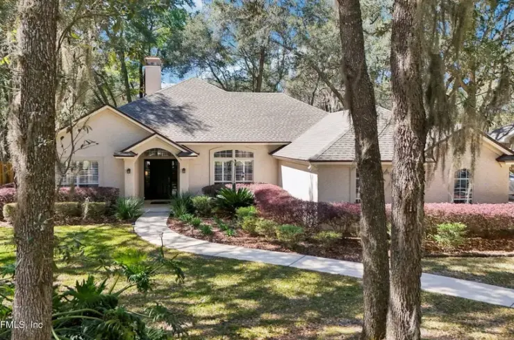 3602 Shinnecock Ln