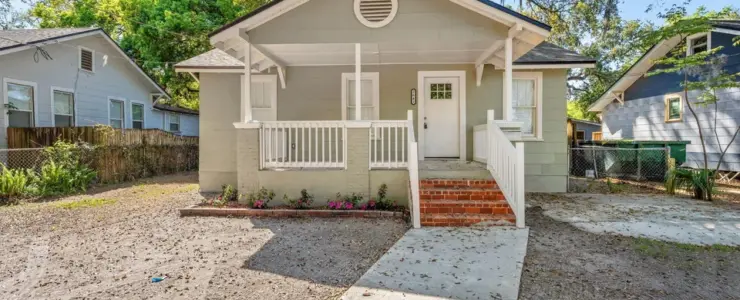 2642 Peacock St