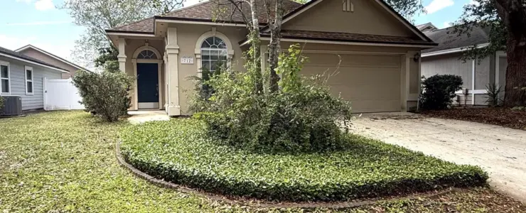 712 Putters Green Way S