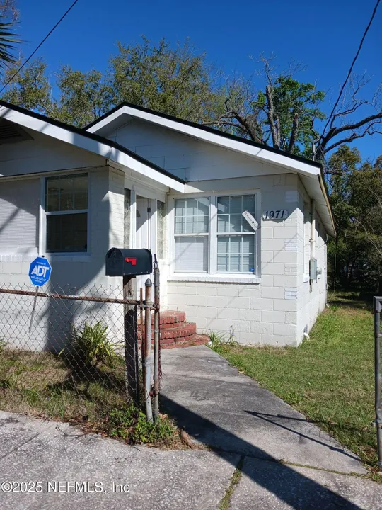 1971 Ella St 1971 Ella St