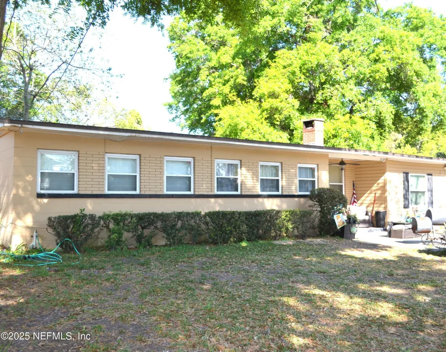 2518 Columbine Dr N 2518 Columbine Dr N