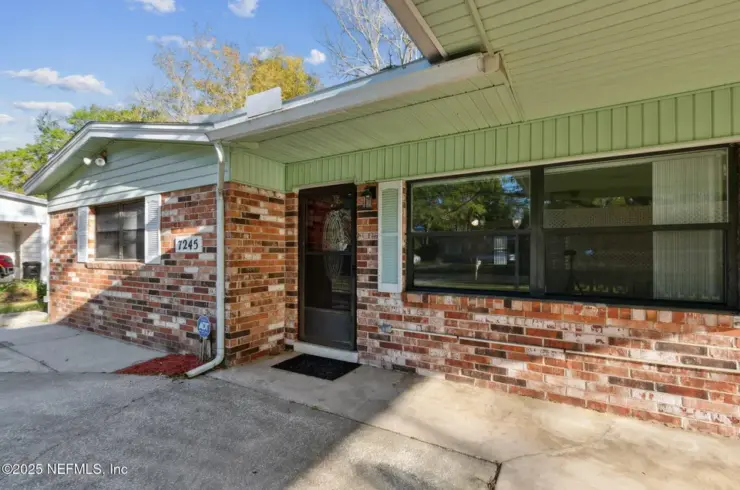 7245 Zapata Dr