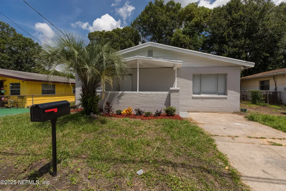 2255 W 13th St 2255 W 13th St