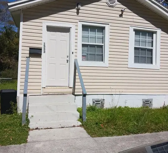 1533 W 5th St