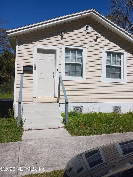 1533 W 5th St 1533 W 5th St