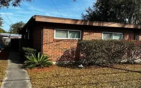 2821 Searchwood Dr
