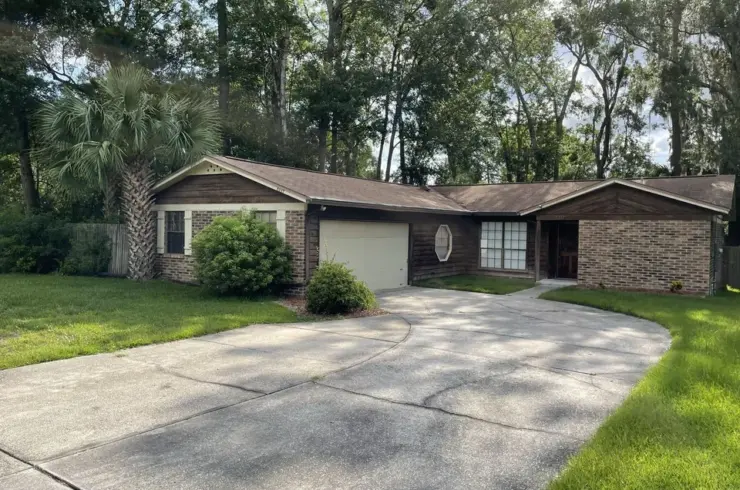5217 Secluded Oaks Ln