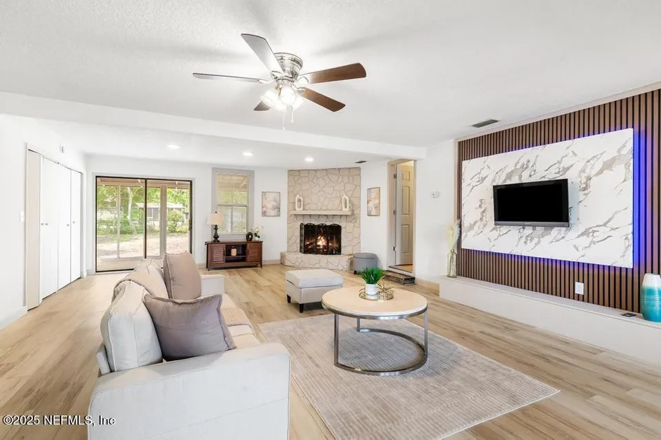 304 Laurina St 304 Laurina St