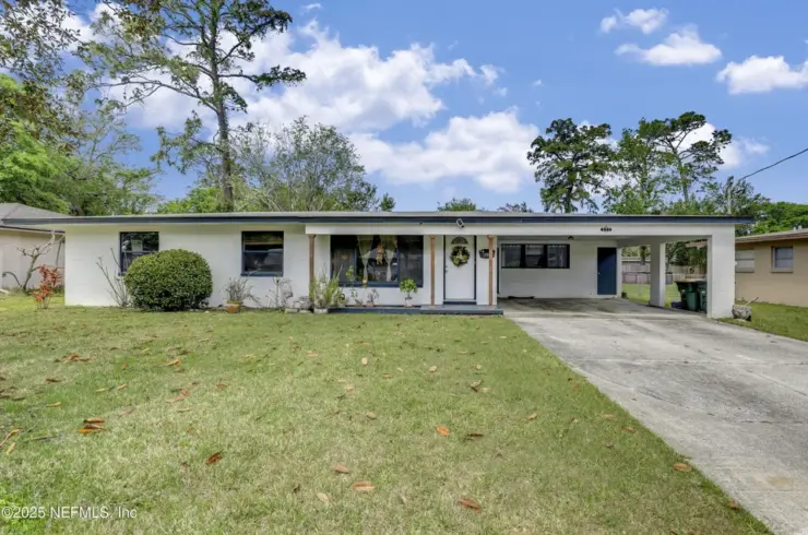 820 Montego Rd W