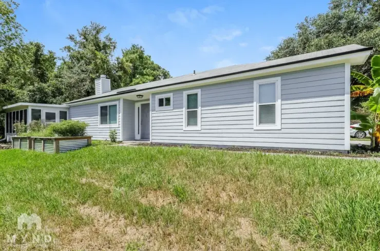 3913 Grand Central Pl W