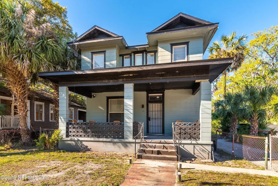 1131 E 11th St 1131 E 11th St