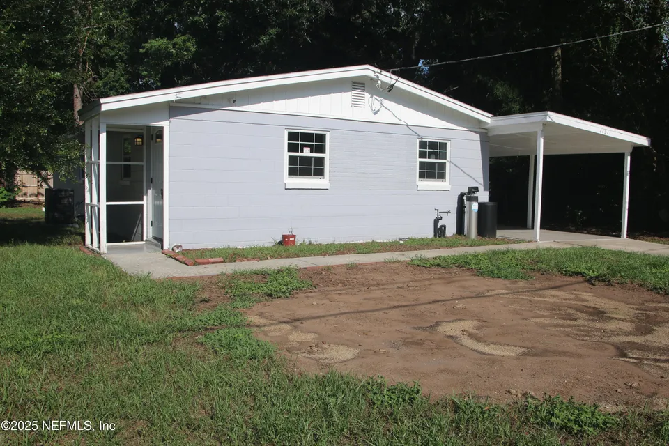 4421 Melvin Cir E 4421 Melvin Cir E