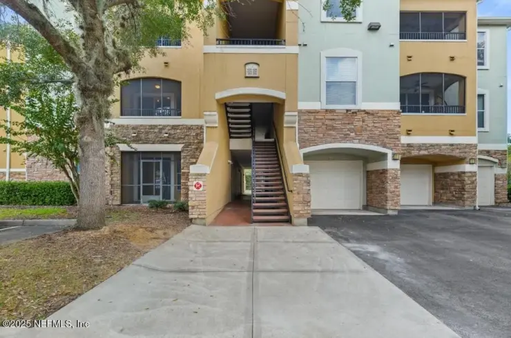 8539 Gate Pkwy W Unit 425