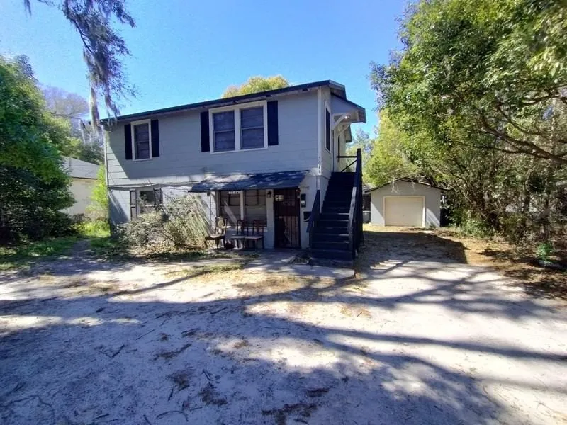 7046 Bloxham Ave 7046 Bloxham Ave
