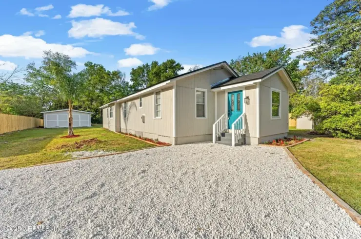 4348 Collins Rd